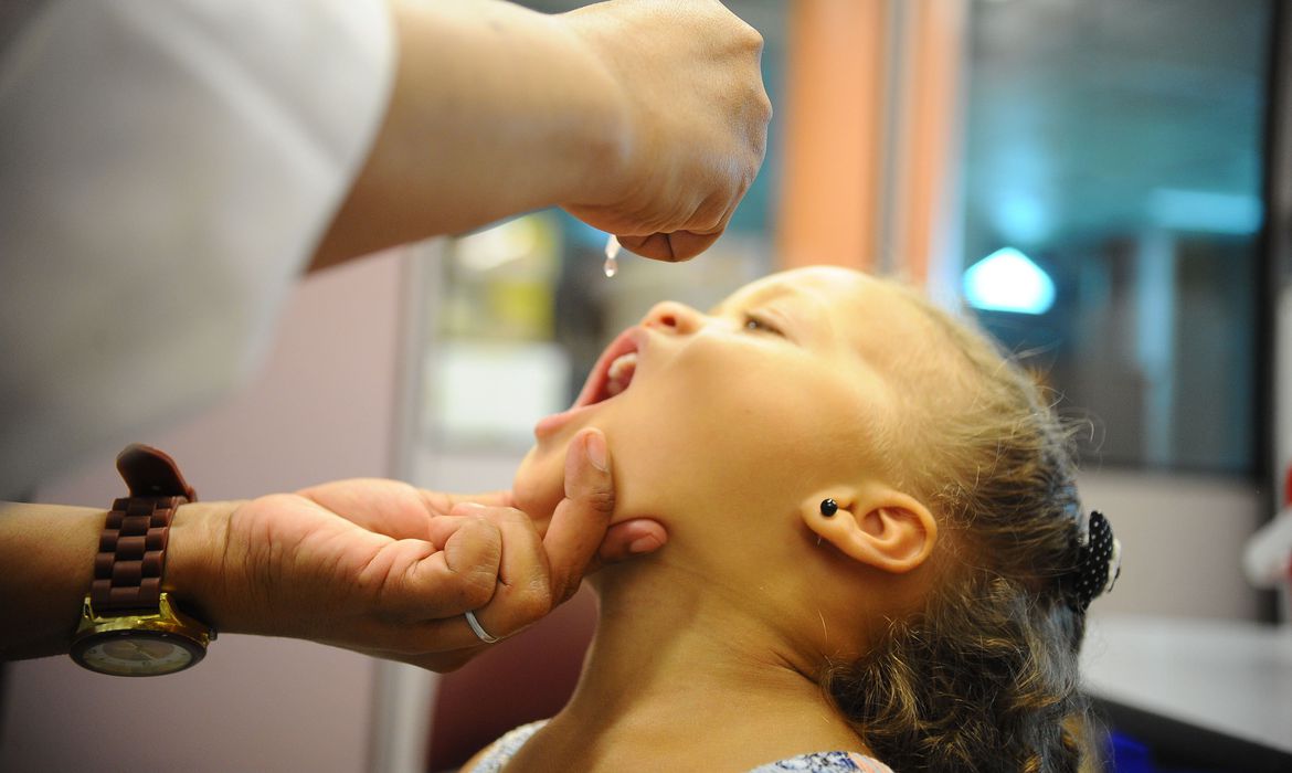A meta da imunização contra pólio é de 95% do público-alvo
